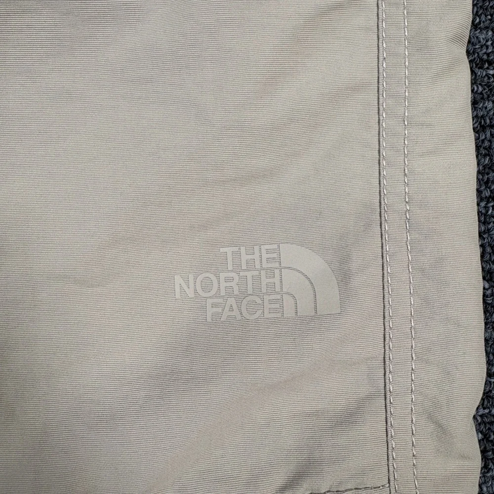 The North Face Hiking Pants Mens 38 Short Beige Khaki Outdoor Cargo Trail NWOT